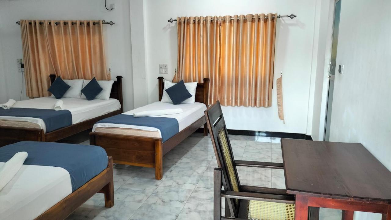 Hotel Sun Blue Trincomalee Eksteriør billede